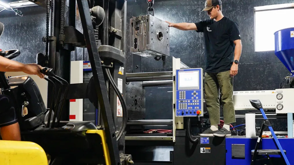 Photo by Trash Panda Disc Golf: Slik produseres discen.