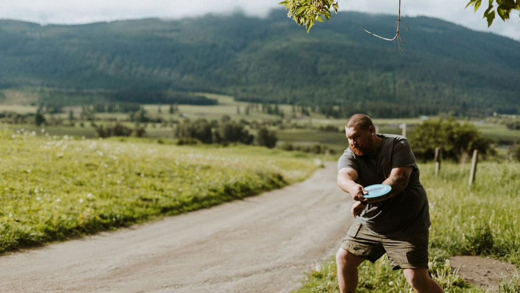 Photo by Priscilla du Preez via Unsplash: Backhand steg for steg